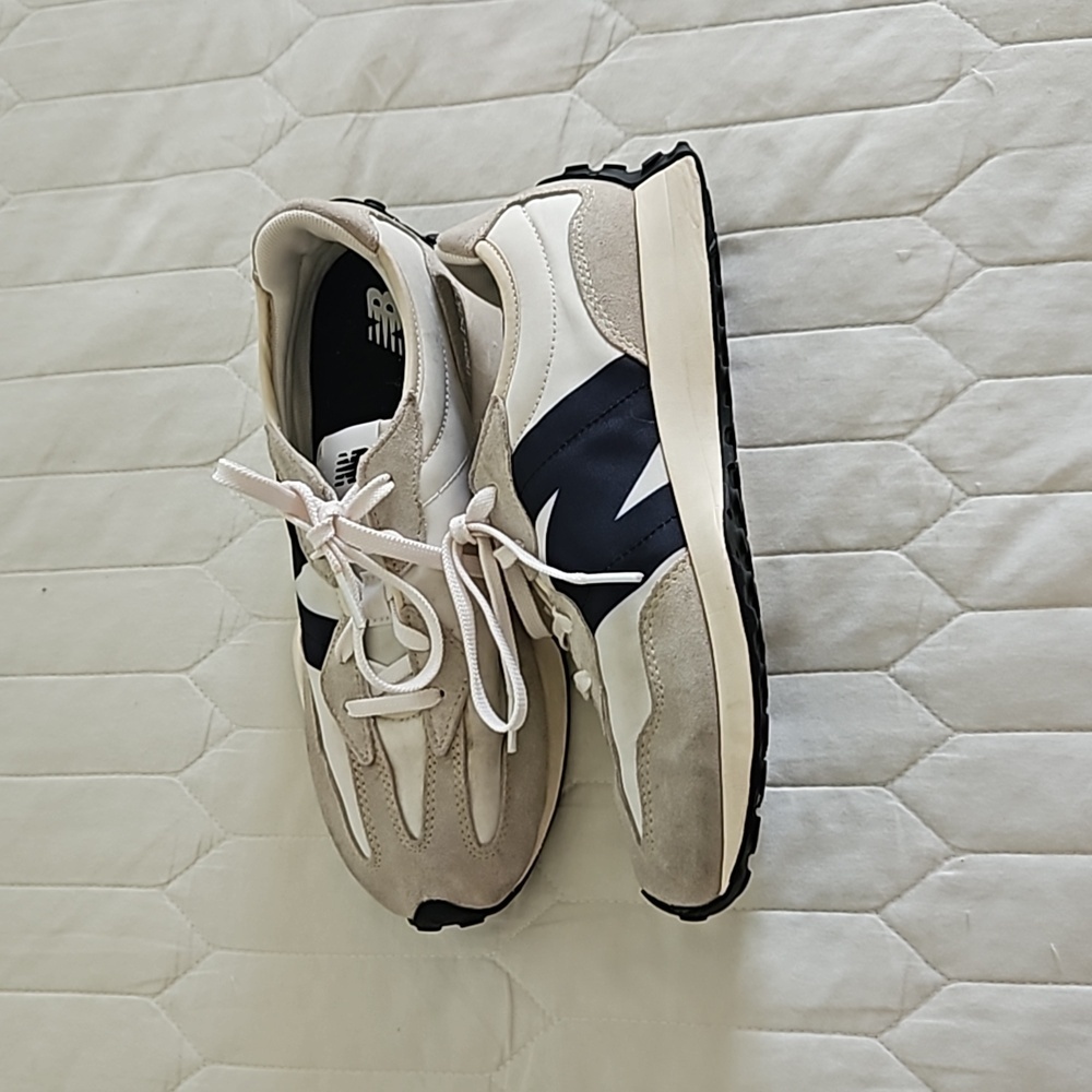 New Balance 327 size 5.5 - Picture 6 of 6